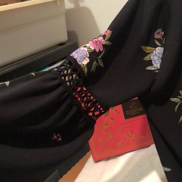 Beautiful floral kimono. - Picture 5 of 14